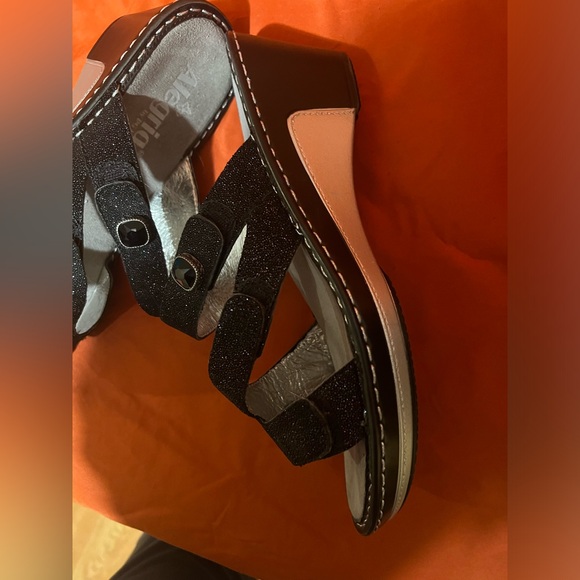 Alegria by PG lite, Glitteroti Glitter Wedge Sandals Black size 39/8.5-9 NWOT - Picture 6 of 11
